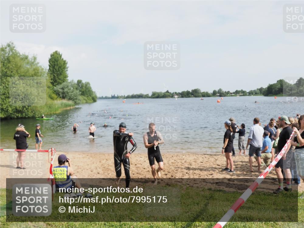 21.06.2025 - 27. Vierlanden-Triathlon MichiJ http://msf.ph/oto/7995175 15.06.2026 09:56:52 Schwimmen 258, 275, 281, 301, 325 meine-sportfotos.de