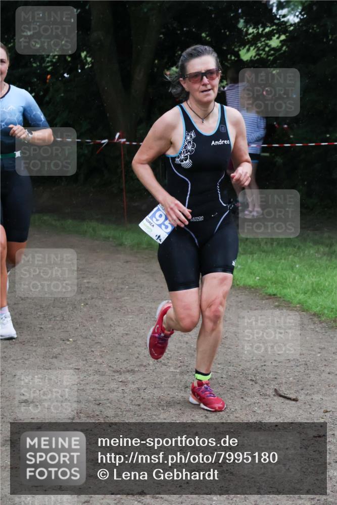 21.06.2025 - 27. Vierlanden-Triathlon Lena Gebhardt http://msf.ph/oto/7995180 15.06.2025 13:49:55 Laufen 195 meine-sportfotos.de