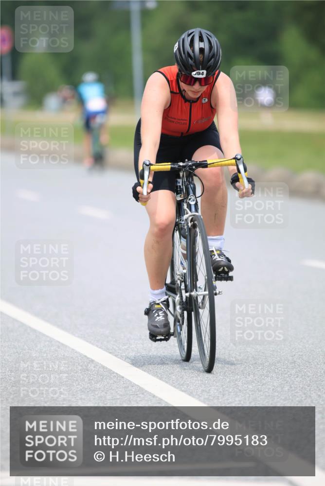 21.06.2025 - 27. Vierlanden-Triathlon H.Heesch http://msf.ph/oto/7995183 15.06.2025 12:15:05 Radfahren 868, 894, 910 meine-sportfotos.de