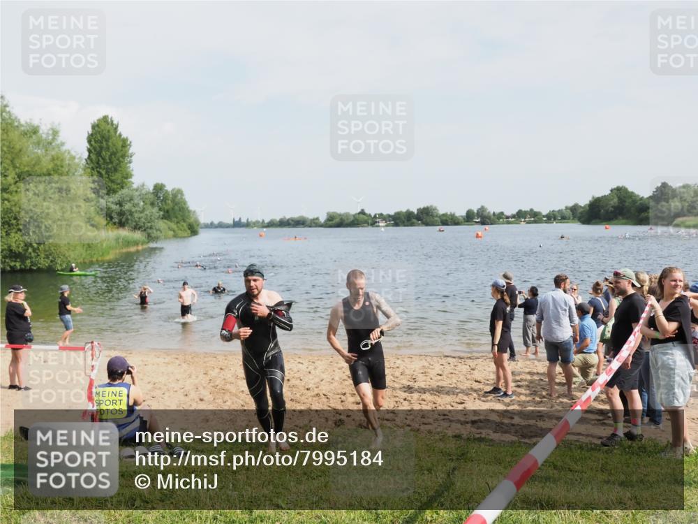 21.06.2025 - 27. Vierlanden-Triathlon MichiJ http://msf.ph/oto/7995184 15.06.2026 09:56:52 Schwimmen 258, 275, 281, 301, 325 meine-sportfotos.de