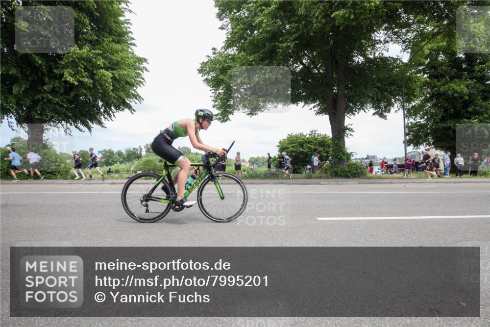 15.06.2025 - 7 Türme Triathlon Yannick Fuchs http://msf.ph/oto/7995201 15.06.2025 13:41:12 Radfahren 415, 589, 984 meine-sportfotos.de