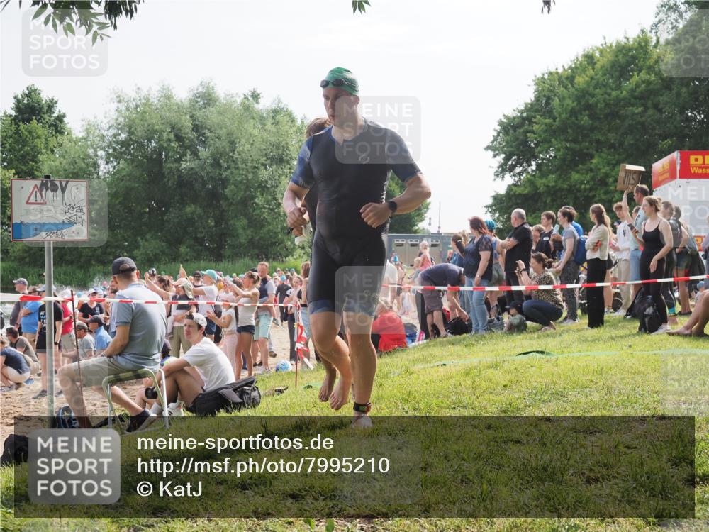 15.06.2025 - 27. Vierlanden-Triathlon KatJ http://msf.ph/oto/7995210 15.06.2025 09:55:04 Schwimmen 319, 326, 336, 344, 361 meine-sportfotos.de