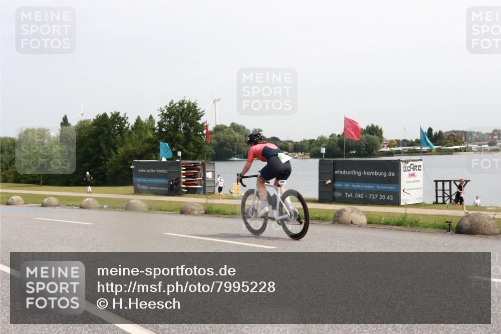 21.06.2025 - 27. Vierlanden-Triathlon H.Heesch http://msf.ph/oto/7995228 15.06.2025 11:25:29 Radfahren 68, 97, 169, 792 meine-sportfotos.de