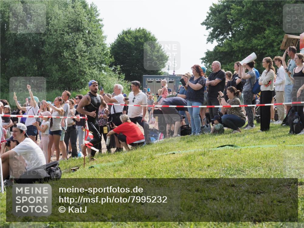 15.06.2025 - 27. Vierlanden-Triathlon KatJ http://msf.ph/oto/7995232 15.06.2025 09:55:09 Schwimmen 299, 311, 326, 336, 344 meine-sportfotos.de