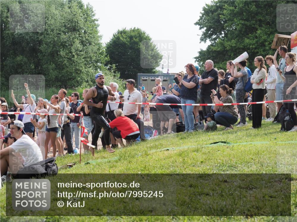 15.06.2025 - 27. Vierlanden-Triathlon KatJ http://msf.ph/oto/7995245 15.06.2025 09:55:09 Schwimmen 299, 311, 326, 336, 344 meine-sportfotos.de