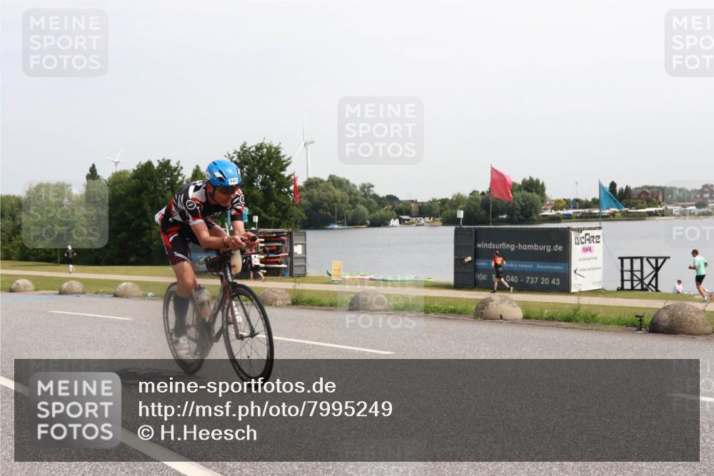21.06.2025 - 27. Vierlanden-Triathlon H.Heesch http://msf.ph/oto/7995249 15.06.2025 11:25:32 Radfahren 68, 143, 169, 233, 792, 888 meine-sportfotos.de