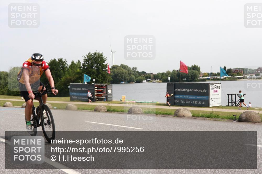 21.06.2025 - 27. Vierlanden-Triathlon H.Heesch http://msf.ph/oto/7995256 15.06.2025 11:25:32 Radfahren 68, 143, 169, 233, 792, 888 meine-sportfotos.de
