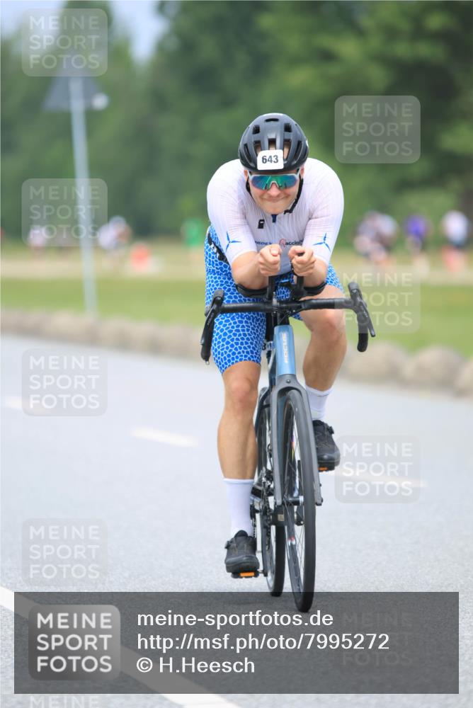 21.06.2025 - 27. Vierlanden-Triathlon H.Heesch http://msf.ph/oto/7995272 15.06.2025 12:15:21 Radfahren 643, 688, 702, 746, 924, 1044, 1045, 1046, 1047, 1048 meine-sportfotos.de