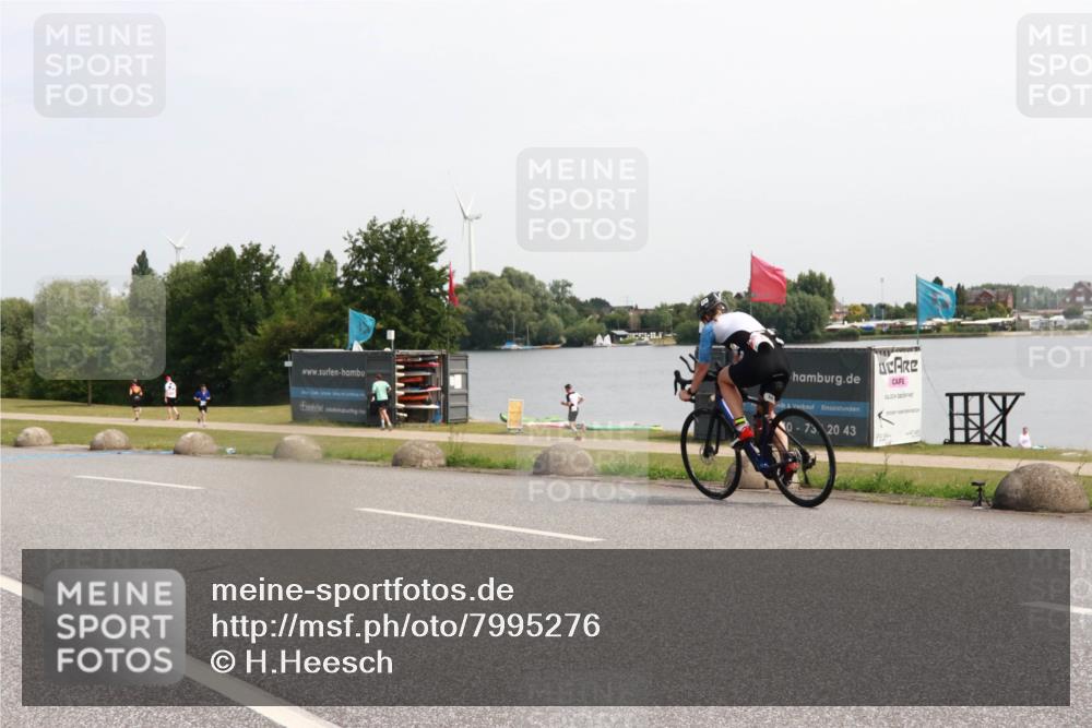 21.06.2025 - 27. Vierlanden-Triathlon H.Heesch http://msf.ph/oto/7995276 15.06.2025 11:25:41 Radfahren 219 meine-sportfotos.de