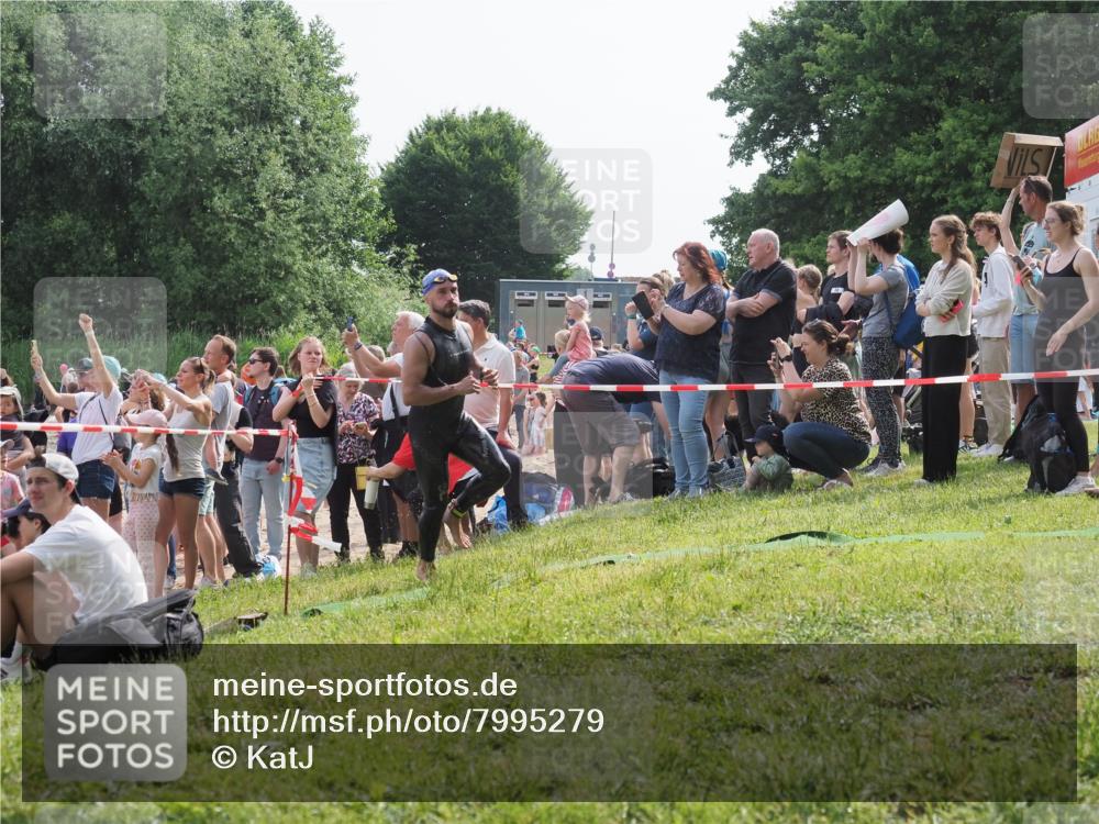 15.06.2025 - 27. Vierlanden-Triathlon KatJ http://msf.ph/oto/7995279 15.06.2025 09:55:09 Schwimmen 299, 311, 326, 336, 344 meine-sportfotos.de