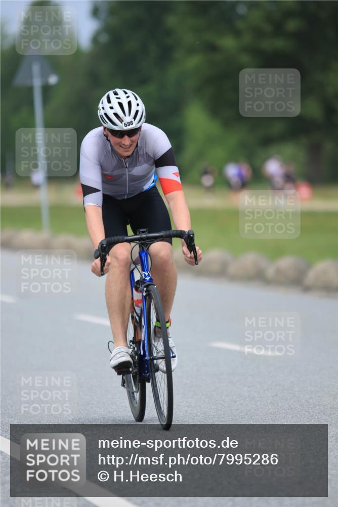 21.06.2025 - 27. Vierlanden-Triathlon H.Heesch http://msf.ph/oto/7995286 15.06.2025 12:15:23 Radfahren 643, 688, 746, 924, 1044, 1045, 1046, 1047, 1048 meine-sportfotos.de
