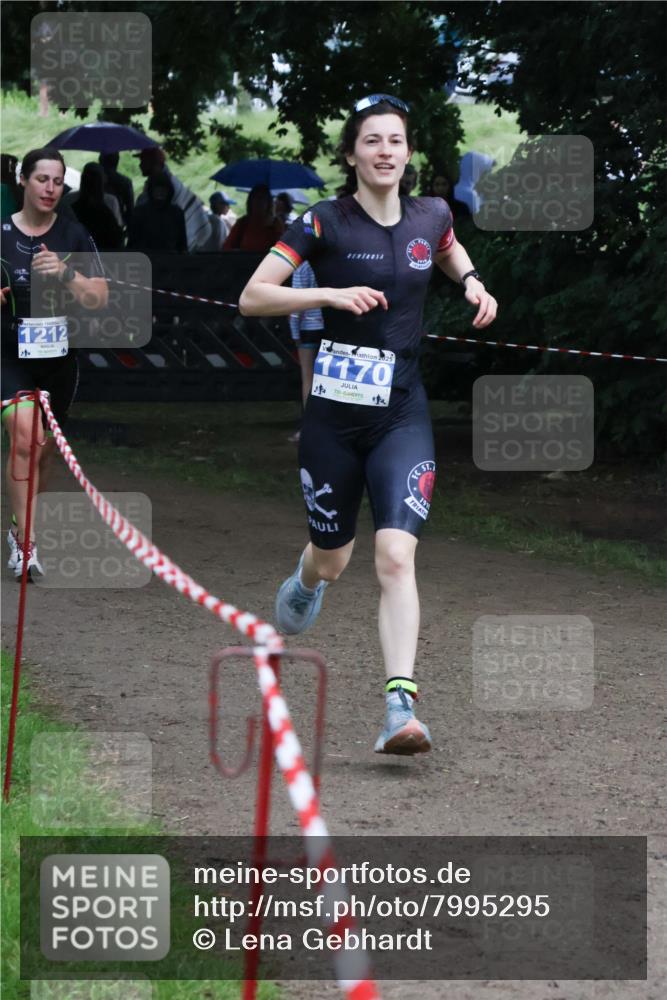 21.06.2025 - 27. Vierlanden-Triathlon Lena Gebhardt http://msf.ph/oto/7995295 15.06.2025 13:51:02 Laufen 1212, 2025, 1170, 14, 19 meine-sportfotos.de