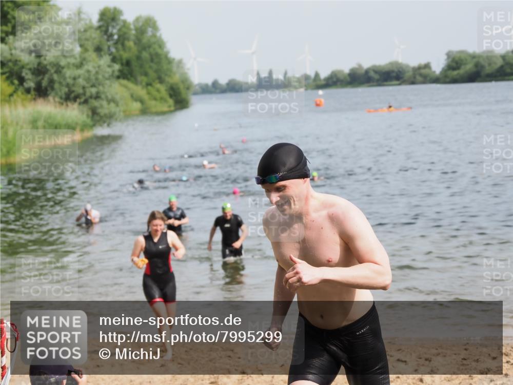 21.06.2025 - 27. Vierlanden-Triathlon MichiJ http://msf.ph/oto/7995299 15.06.2026 09:57:01 Schwimmen 325, 1399 meine-sportfotos.de