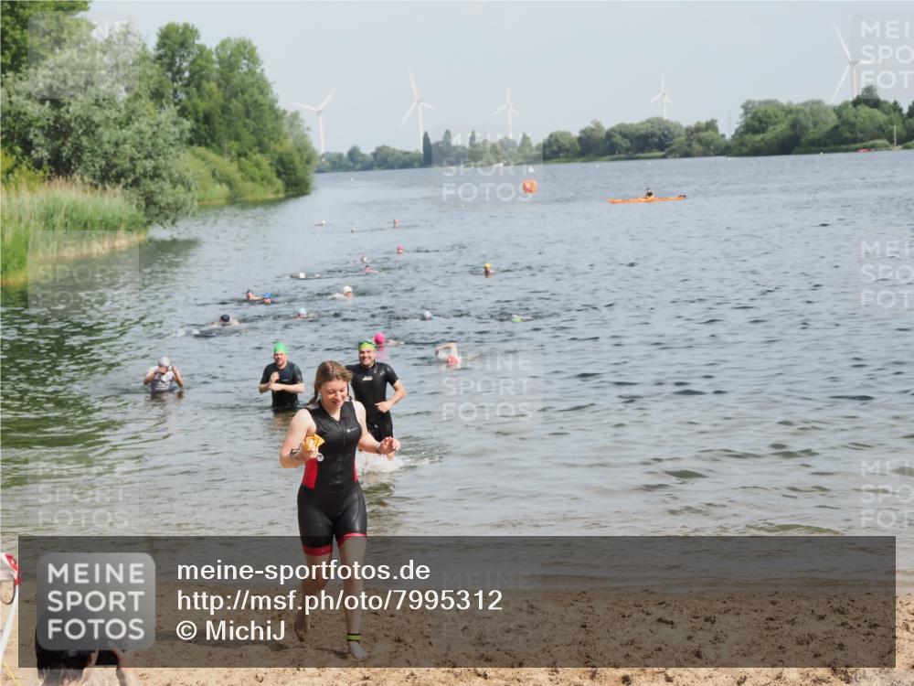 21.06.2025 - 27. Vierlanden-Triathlon MichiJ http://msf.ph/oto/7995312 15.06.2026 09:57:02 Schwimmen 325, 1399 meine-sportfotos.de