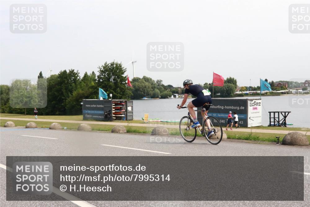 21.06.2025 - 27. Vierlanden-Triathlon H.Heesch http://msf.ph/oto/7995314 15.06.2025 11:26:06 Radfahren 919 meine-sportfotos.de