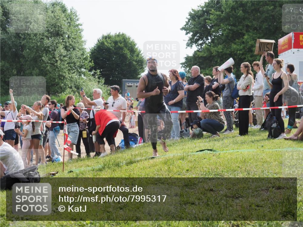 15.06.2025 - 27. Vierlanden-Triathlon KatJ http://msf.ph/oto/7995317 15.06.2025 09:55:10 Schwimmen 299, 311, 326, 336, 344 meine-sportfotos.de