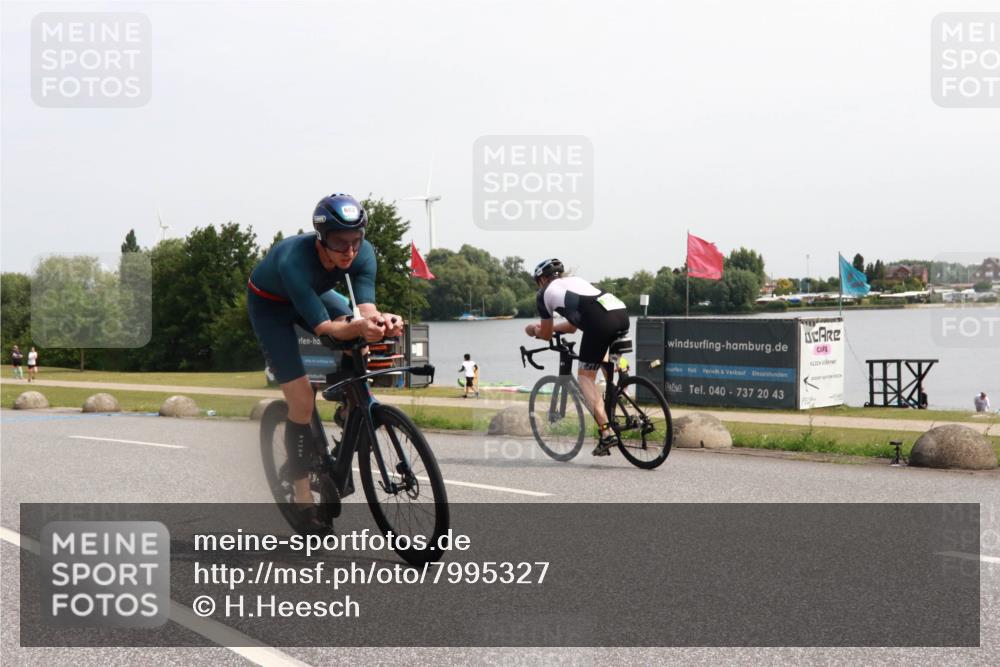21.06.2025 - 27. Vierlanden-Triathlon H.Heesch http://msf.ph/oto/7995327 15.06.2025 11:26:10 Radfahren 652, 682, 919 meine-sportfotos.de