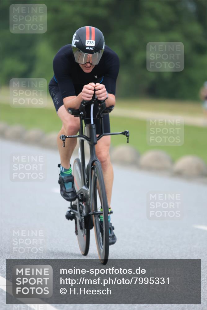 21.06.2025 - 27. Vierlanden-Triathlon H.Heesch http://msf.ph/oto/7995331 15.06.2025 12:15:54 Radfahren 778 meine-sportfotos.de