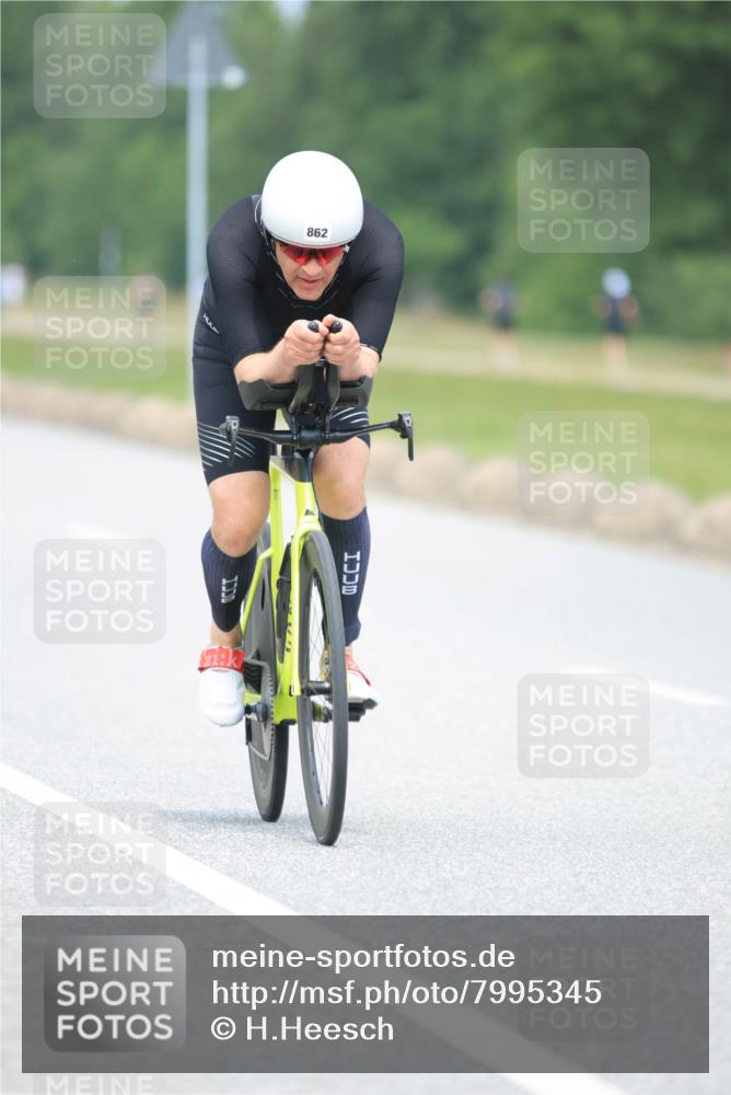 21.06.2025 - 27. Vierlanden-Triathlon H.Heesch http://msf.ph/oto/7995345 15.06.2025 12:16:43 Radfahren 808, 838, 862, 918 meine-sportfotos.de