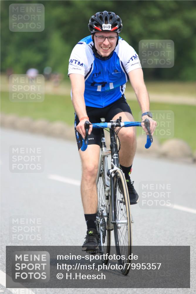 21.06.2025 - 27. Vierlanden-Triathlon H.Heesch http://msf.ph/oto/7995357 15.06.2025 12:05:22 Radfahren 931, 957, 969, 989, 990, 991, 992, 993 meine-sportfotos.de