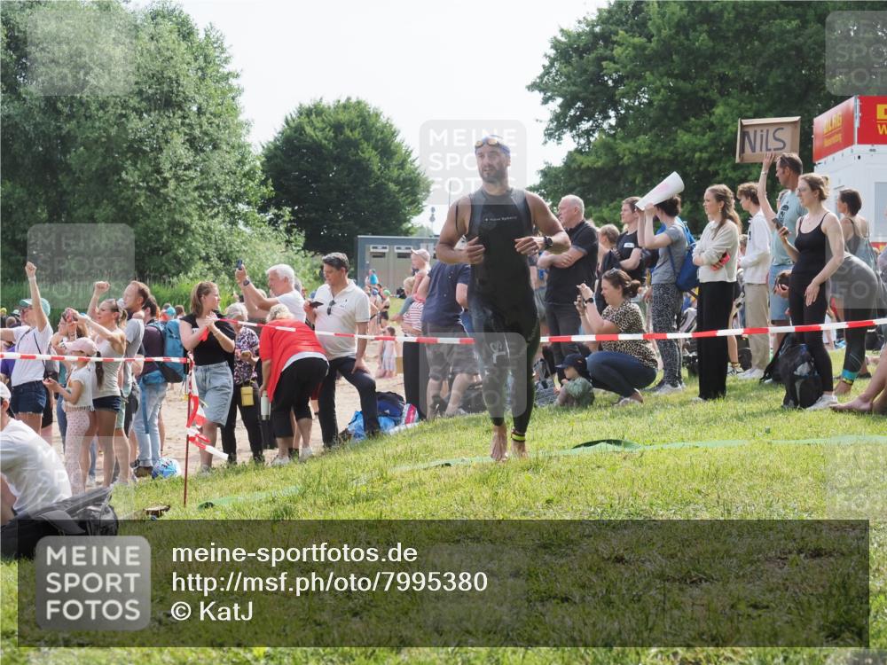 15.06.2025 - 27. Vierlanden-Triathlon KatJ http://msf.ph/oto/7995380 15.06.2025 09:55:10 Schwimmen 299, 311, 326, 336, 344 meine-sportfotos.de