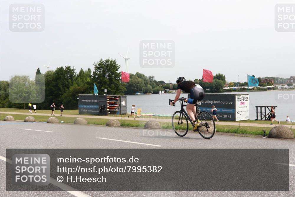21.06.2025 - 27. Vierlanden-Triathlon H.Heesch http://msf.ph/oto/7995382 15.06.2025 11:26:19 Radfahren 18, 798, 800, 881, 911 meine-sportfotos.de