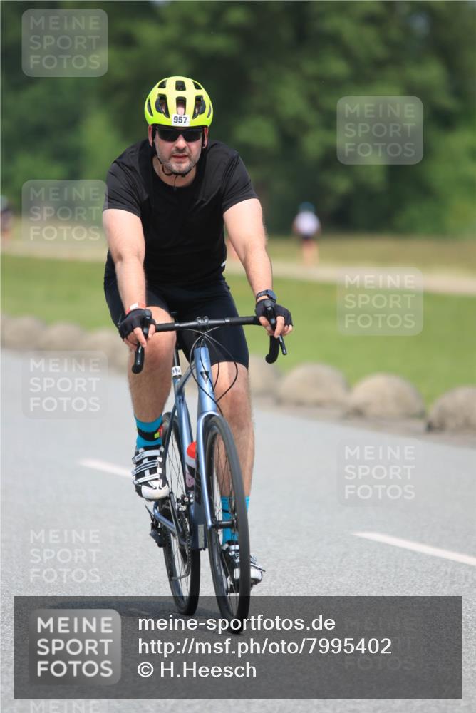 21.06.2025 - 27. Vierlanden-Triathlon H.Heesch http://msf.ph/oto/7995402 15.06.2025 12:05:28 Radfahren 891, 931, 940, 957, 989, 990, 991, 992, 993 meine-sportfotos.de