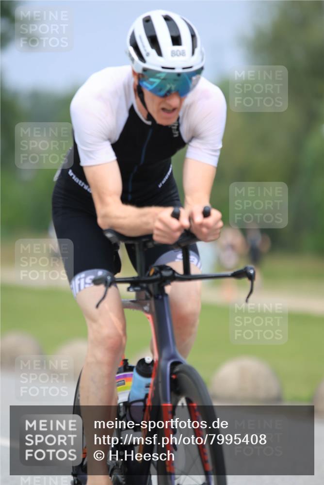 21.06.2025 - 27. Vierlanden-Triathlon H.Heesch http://msf.ph/oto/7995408 15.06.2025 12:16:48 Radfahren 808, 817, 862, 918 meine-sportfotos.de