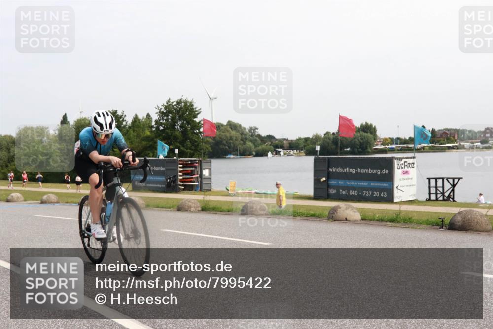 21.06.2025 - 27. Vierlanden-Triathlon H.Heesch http://msf.ph/oto/7995422 15.06.2025 11:26:36 Radfahren 151, 229 meine-sportfotos.de