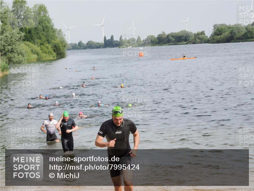 21.06.2025 - 27. Vierlanden-Triathlon MichiJ http://msf.ph/oto/7995424 15.06.2026 09:57:09 Schwimmen 263, 296, 1399 meine-sportfotos.de