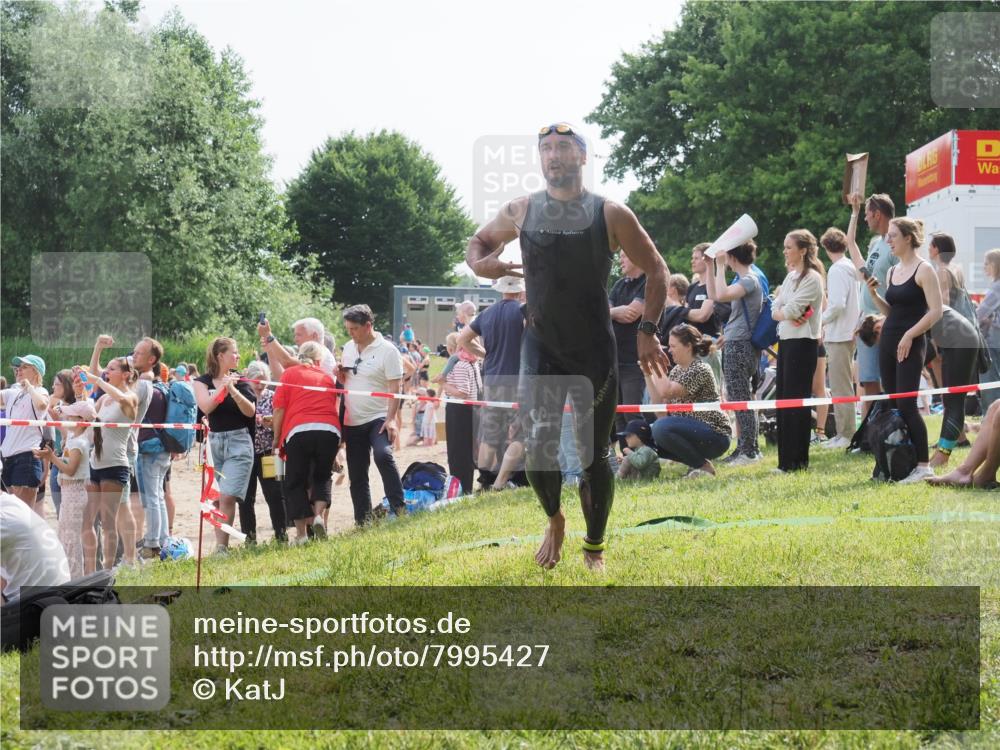 15.06.2025 - 27. Vierlanden-Triathlon KatJ http://msf.ph/oto/7995427 15.06.2025 09:55:11 Schwimmen 299, 311, 326, 336, 344 meine-sportfotos.de