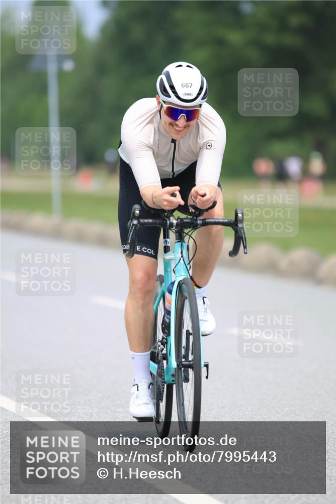 21.06.2025 - 27. Vierlanden-Triathlon H.Heesch http://msf.ph/oto/7995443 15.06.2025 12:16:57 Radfahren 667, 691, 817, 923 meine-sportfotos.de