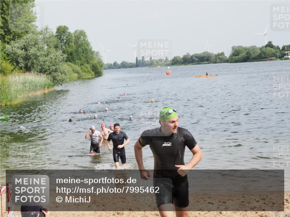 21.06.2025 - 27. Vierlanden-Triathlon MichiJ http://msf.ph/oto/7995462 15.06.2026 09:57:11 Schwimmen 263, 296, 343, 1399 meine-sportfotos.de