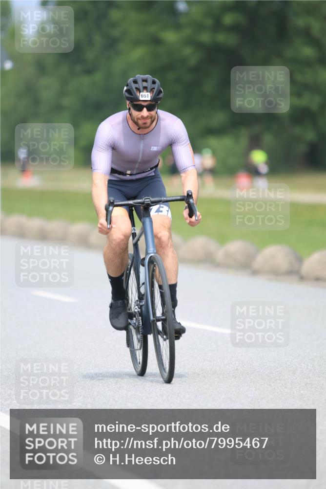 21.06.2025 - 27. Vierlanden-Triathlon H.Heesch http://msf.ph/oto/7995467 15.06.2025 12:17:01 Radfahren 641, 667, 691, 923, 955 meine-sportfotos.de