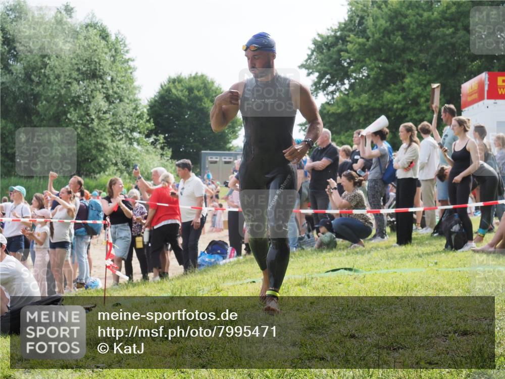 15.06.2025 - 27. Vierlanden-Triathlon KatJ http://msf.ph/oto/7995471 15.06.2025 09:55:11 Schwimmen 299, 311, 326, 336, 344 meine-sportfotos.de