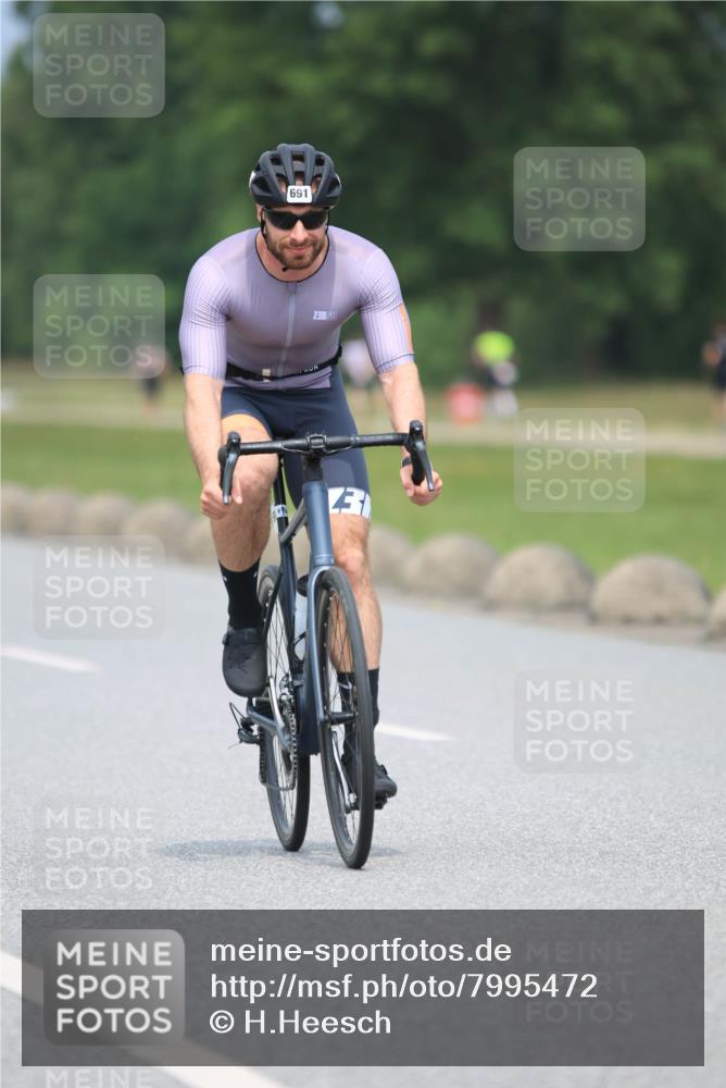 21.06.2025 - 27. Vierlanden-Triathlon H.Heesch http://msf.ph/oto/7995472 15.06.2025 12:17:01 Radfahren 641, 667, 691, 923, 955 meine-sportfotos.de