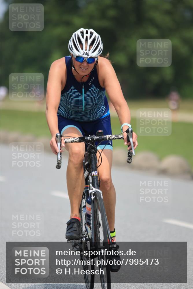 21.06.2025 - 27. Vierlanden-Triathlon H.Heesch http://msf.ph/oto/7995473 15.06.2025 12:05:36 Radfahren 251, 891, 940 meine-sportfotos.de