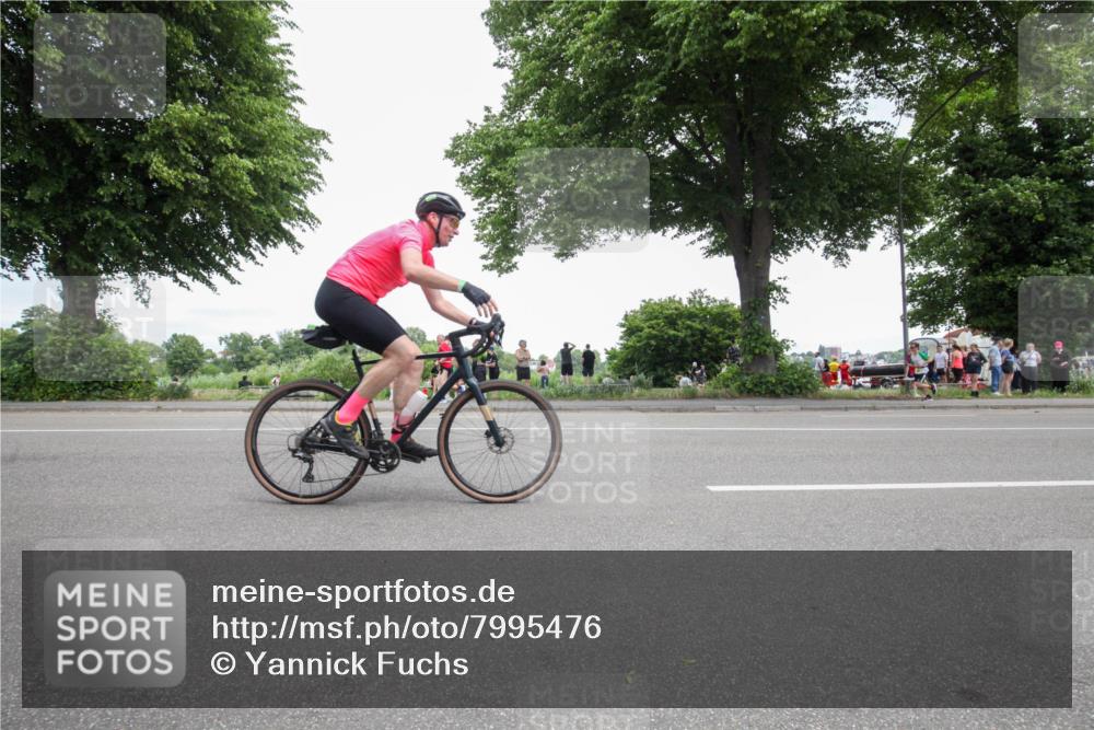 15.06.2025 - 7 Türme Triathlon Yannick Fuchs http://msf.ph/oto/7995476 15.06.2025 13:43:29 Radfahren 195, 600, 933, 987, 1110, 1137 meine-sportfotos.de