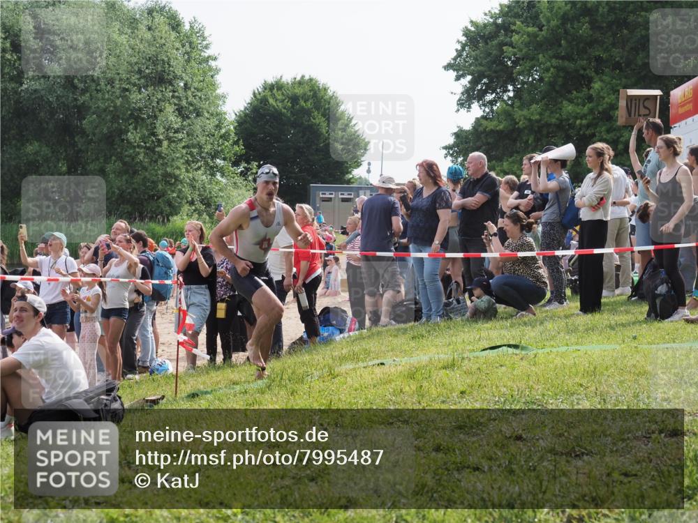 15.06.2025 - 27. Vierlanden-Triathlon KatJ http://msf.ph/oto/7995487 15.06.2025 09:55:13 Schwimmen 299, 306, 311, 326 meine-sportfotos.de