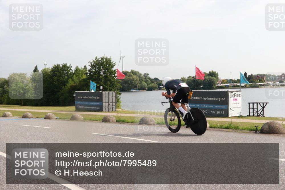 15.06.2025 - 27. Vierlanden-Triathlon H.Heesch http://msf.ph/oto/7995489 15.06.2025 09:19:34 Radfahren 120, 122, 128 meine-sportfotos.de