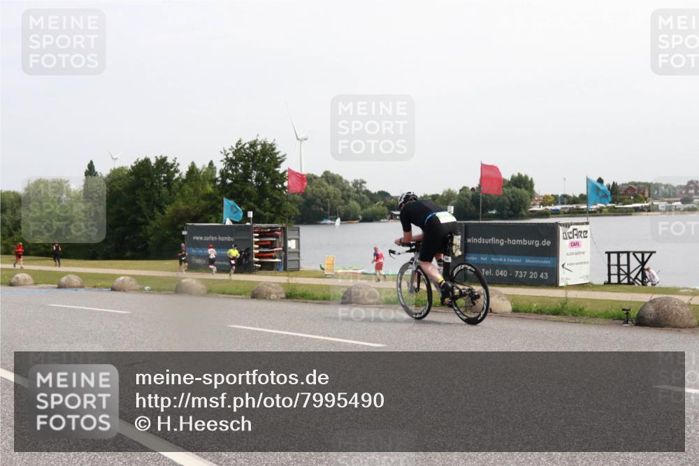 21.06.2025 - 27. Vierlanden-Triathlon H.Heesch http://msf.ph/oto/7995490 15.06.2025 11:27:09 Radfahren 205, 908, 912 meine-sportfotos.de