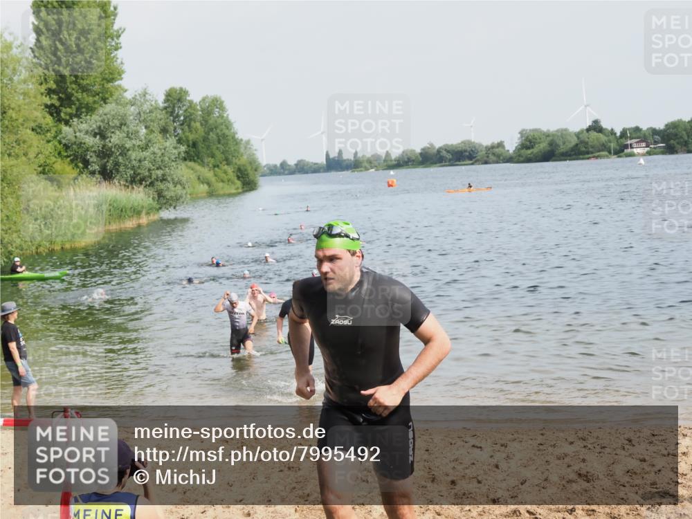 21.06.2025 - 27. Vierlanden-Triathlon MichiJ http://msf.ph/oto/7995492 15.06.2026 09:57:12 Schwimmen 263, 296, 343, 1399 meine-sportfotos.de