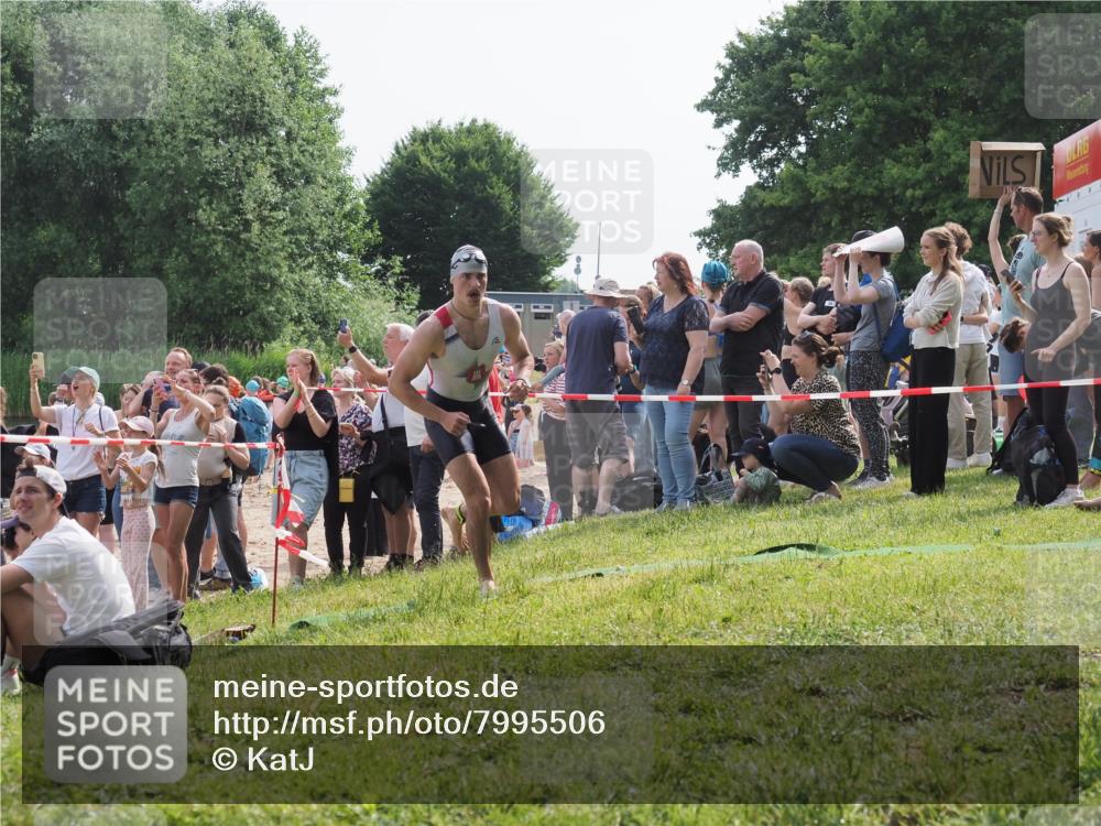 15.06.2025 - 27. Vierlanden-Triathlon KatJ http://msf.ph/oto/7995506 15.06.2025 09:55:13 Schwimmen 299, 306, 311, 326 meine-sportfotos.de