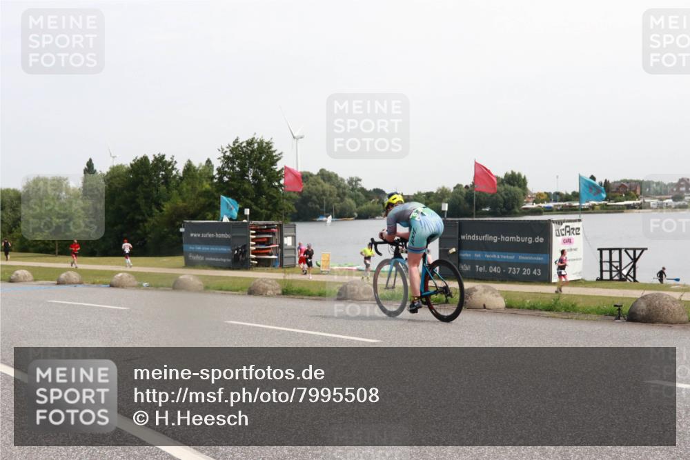 21.06.2025 - 27. Vierlanden-Triathlon H.Heesch http://msf.ph/oto/7995508 15.06.2025 11:27:12 Radfahren 205, 825 meine-sportfotos.de