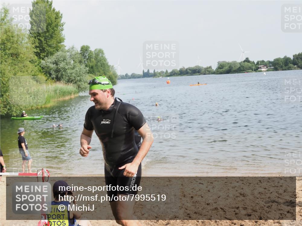 21.06.2025 - 27. Vierlanden-Triathlon MichiJ http://msf.ph/oto/7995519 15.06.2026 09:57:12 Schwimmen 263, 296, 343, 1399 meine-sportfotos.de