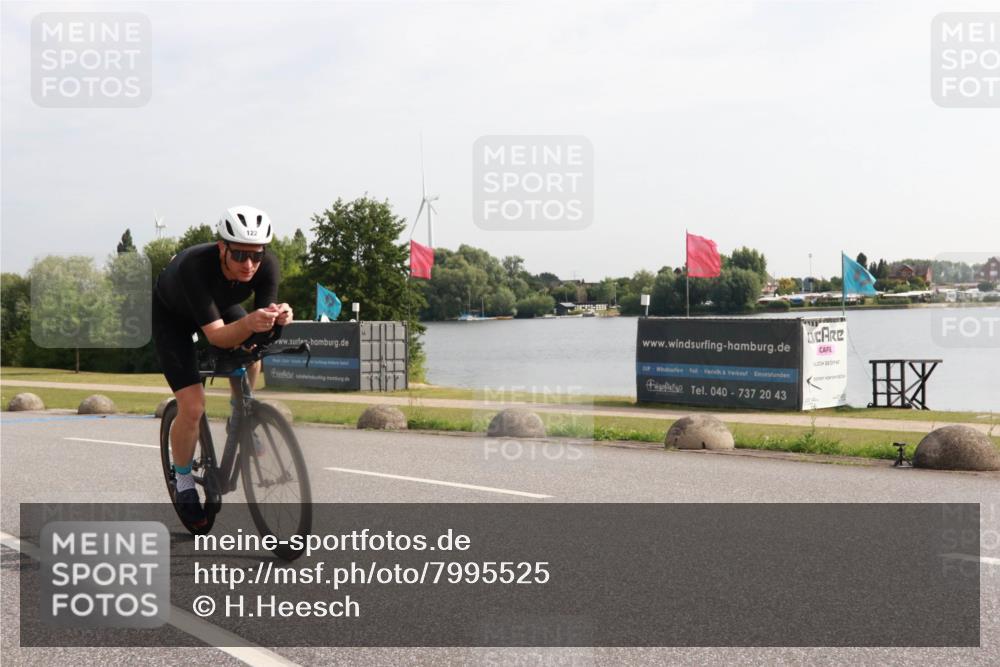 15.06.2025 - 27. Vierlanden-Triathlon H.Heesch http://msf.ph/oto/7995525 15.06.2025 09:19:36 Radfahren 120, 122, 128 meine-sportfotos.de