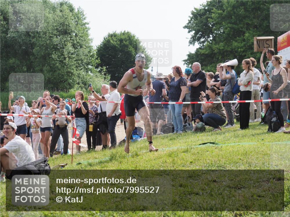 15.06.2025 - 27. Vierlanden-Triathlon KatJ http://msf.ph/oto/7995527 15.06.2025 09:55:14 Schwimmen 299, 306, 311, 326 meine-sportfotos.de