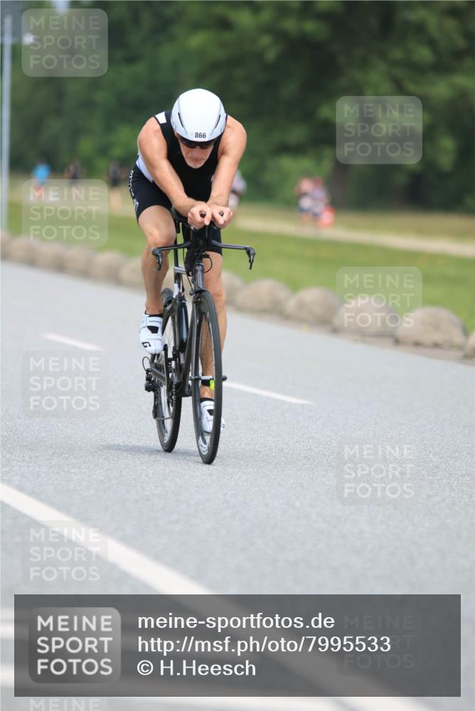 21.06.2025 - 27. Vierlanden-Triathlon H.Heesch http://msf.ph/oto/7995533 15.06.2025 12:17:27 Radfahren 723, 859, 866 meine-sportfotos.de