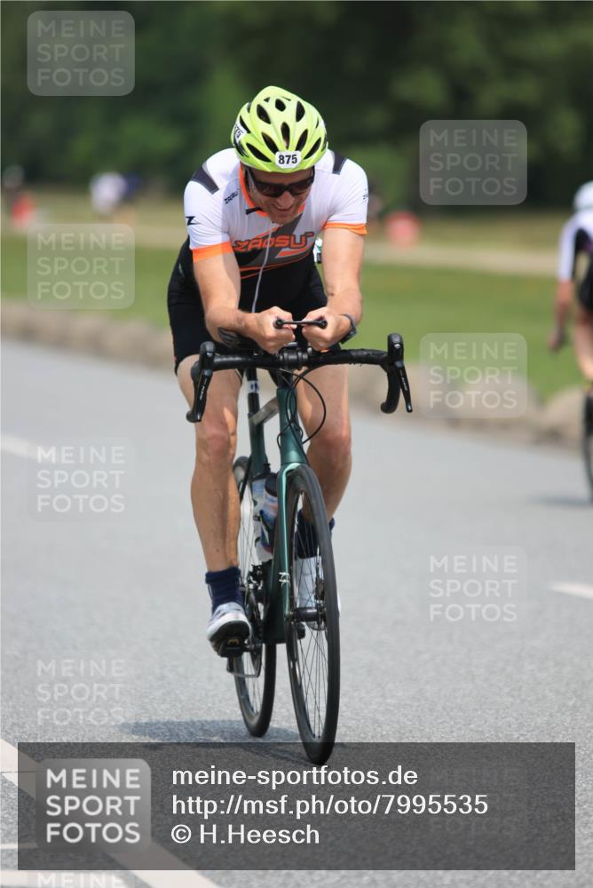 21.06.2025 - 27. Vierlanden-Triathlon H.Heesch http://msf.ph/oto/7995535 15.06.2025 12:05:39 Radfahren 251, 891, 940 meine-sportfotos.de