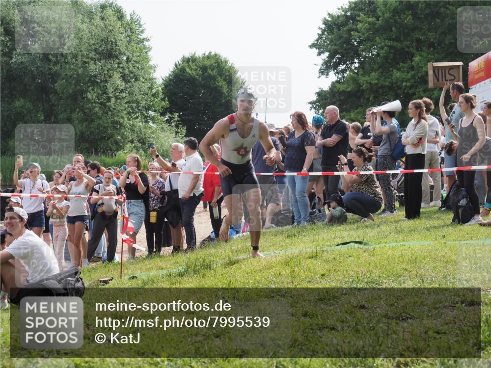 15.06.2025 - 27. Vierlanden-Triathlon KatJ http://msf.ph/oto/7995539 15.06.2025 09:55:14 Schwimmen 299, 306, 311, 326 meine-sportfotos.de